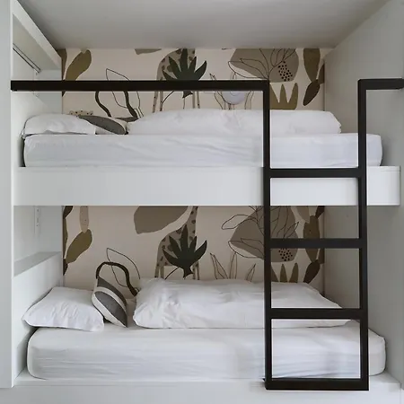 The Salty Surf & Yoga אכסניה