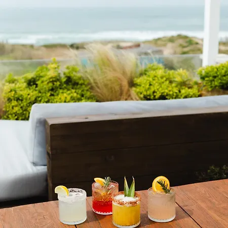 The Salty Surf & Yoga אכסניה