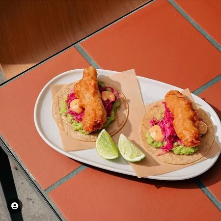 The Salty Surf & Yoga אכסניה *