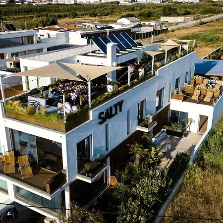 The Salty Surf & Yoga פרל