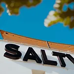 The Salty Surf & Yoga Vandrerhjem *
