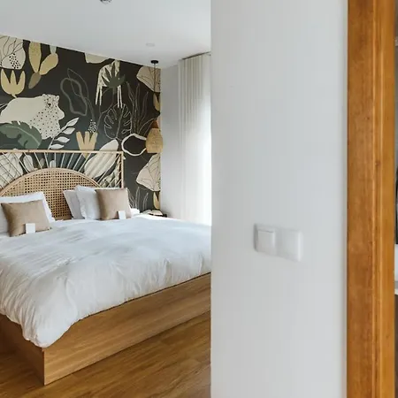 The Salty Surf & Yoga Ferrel (Leiria)