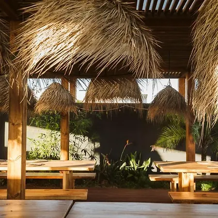 The Salty Surf & Yoga Albergue *