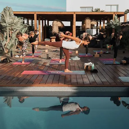 The Salty Surf & Yoga Albergue *