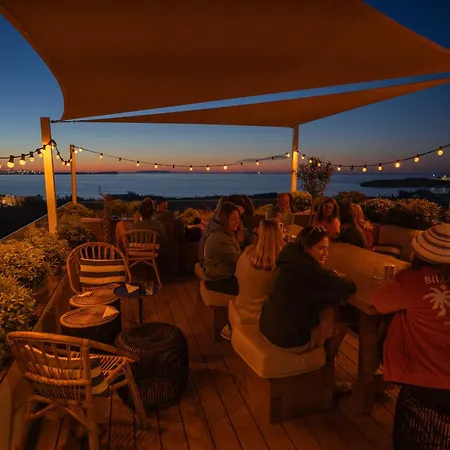 The Salty Surf & Yoga Albergue *