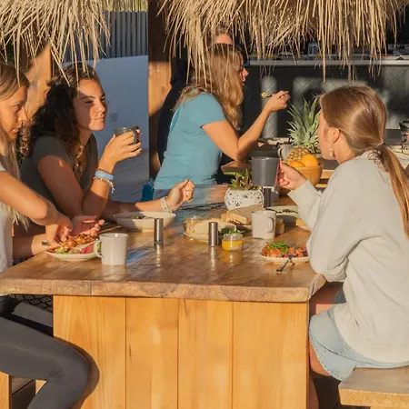 The Salty Surf & Yoga Ferrel (Leiria)