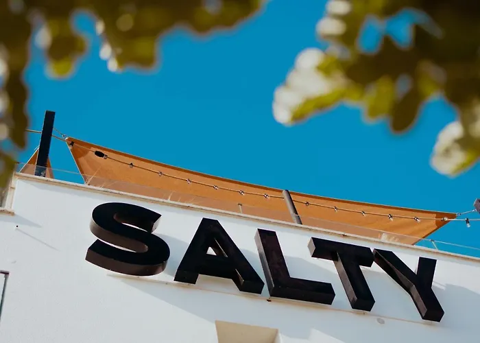 The Salty Surf & Yoga Albergue *