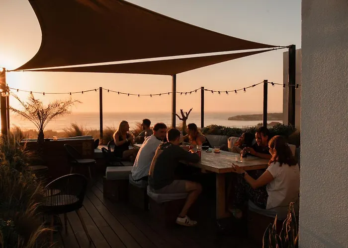 Albergue The Salty Surf & Yoga Ferrel (Leiria)