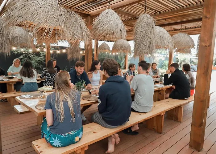 The Salty Surf & Yoga 费雷尔