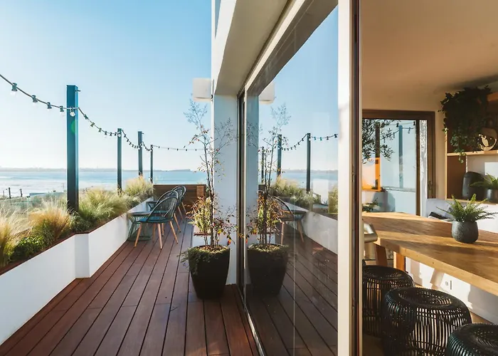 The Salty Surf & Yoga 旅馆