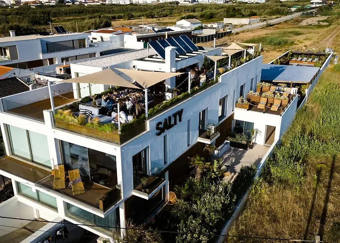 The Salty Surf & Yoga Ferrel (Leiria)