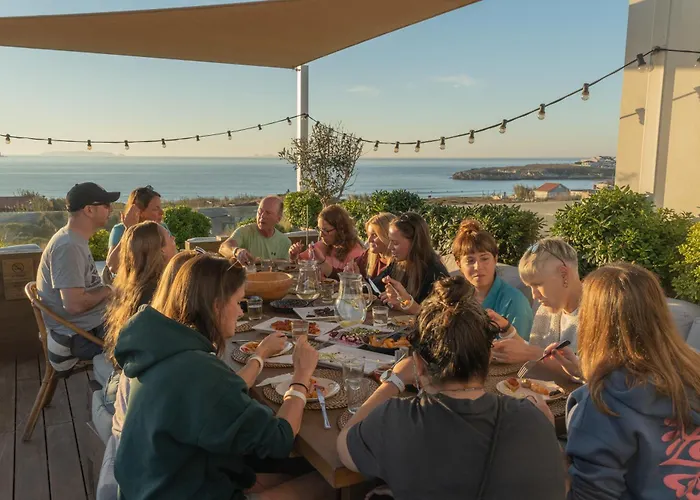 The Salty Surf & Yoga 费雷尔