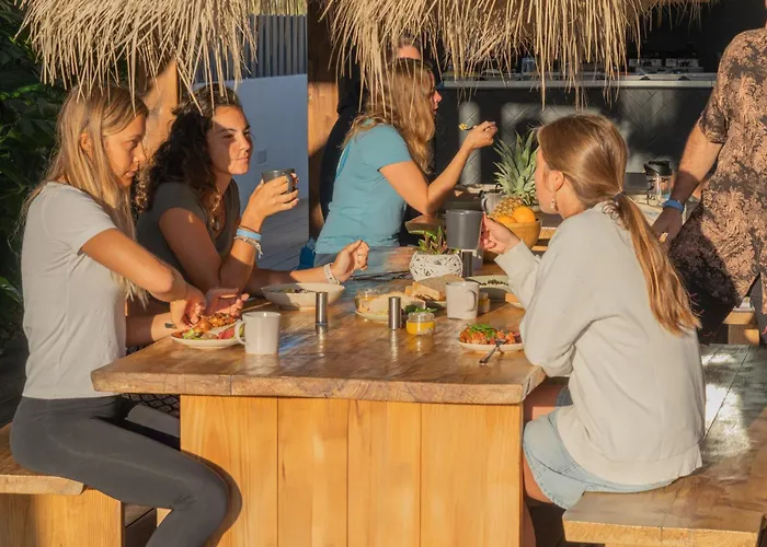 The Salty Surf & Yoga Ferrel (Leiria)