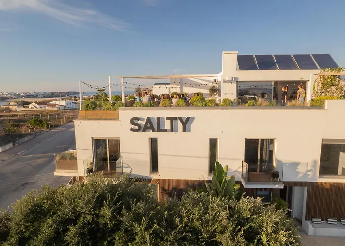 旅馆 The Salty Surf & Yoga 费雷尔